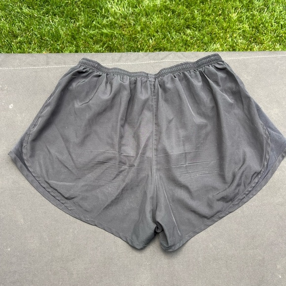 Nike Black Athletic Shorts Moisture-Wicking Lightweight Design - Picture 2 of 4